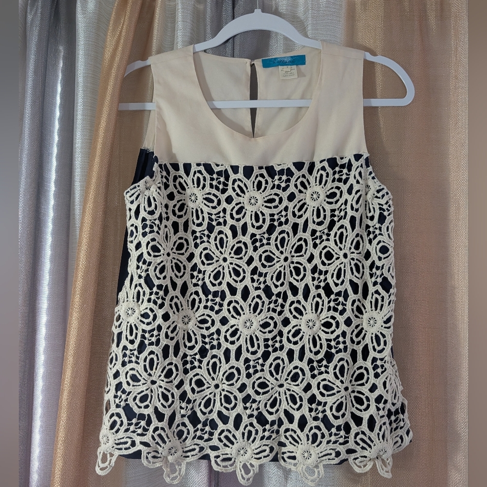 🎉 2 for $20 🎉 Elegant Cream and Navy Lace Women's Top